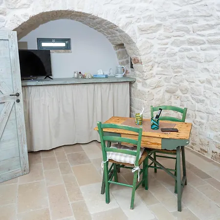 Charming Trulli מלון דירות 3*